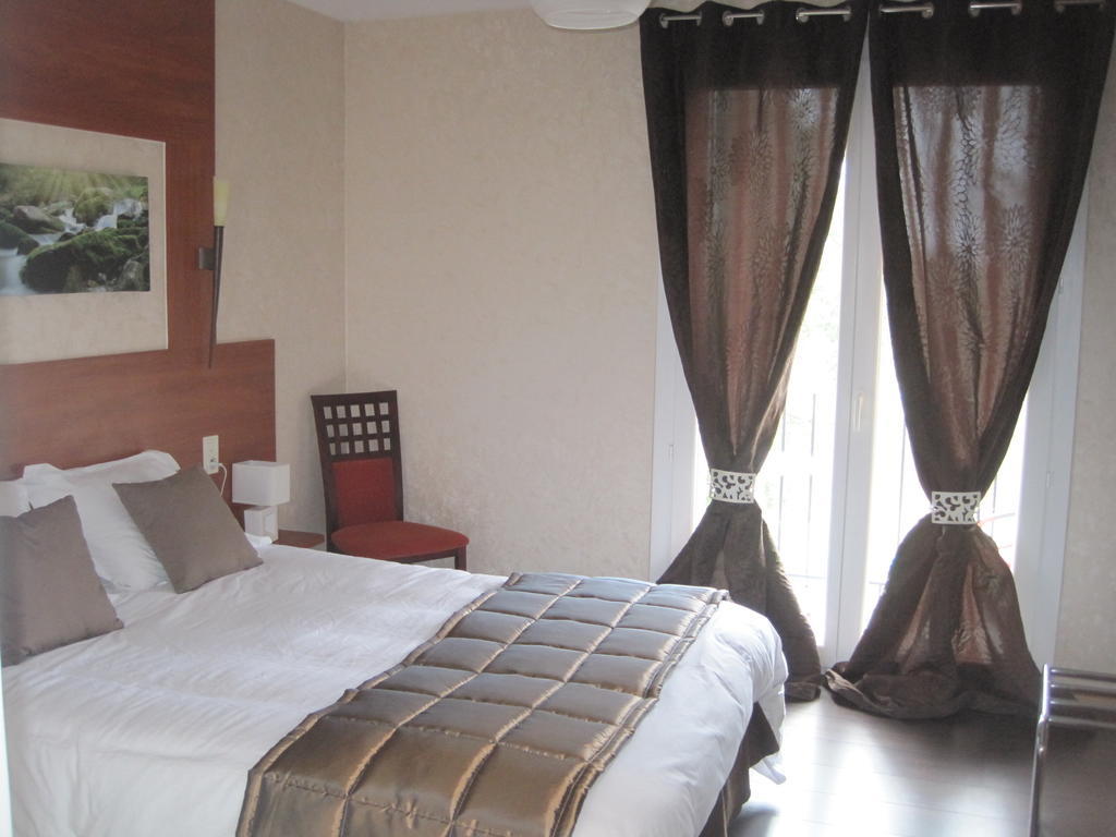 Bessines-sur-Gartempe Hotel Restaurant Rive Gauche חדר תמונה