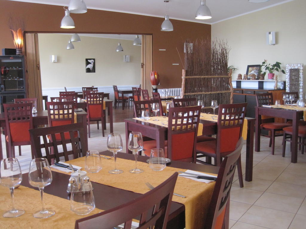 Bessines-sur-Gartempe Hotel Restaurant Rive Gauche מראה חיצוני תמונה