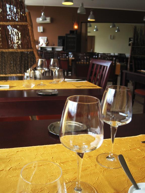 Bessines-sur-Gartempe Hotel Restaurant Rive Gauche מראה חיצוני תמונה